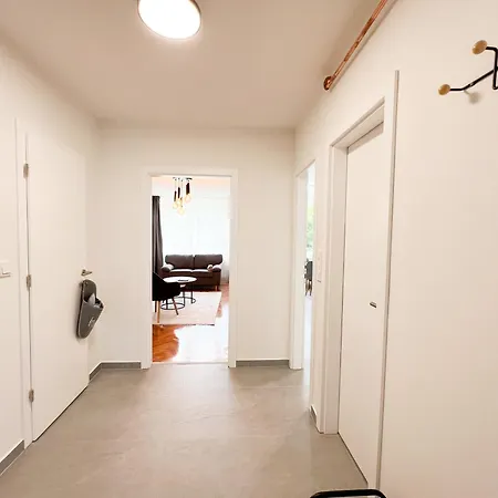 Daire Modern Grbavica - Quiet Area & Free Parking