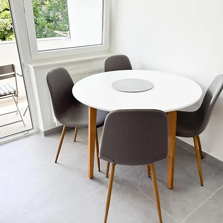 Lejlighed Modern Grbavica - Quiet Area & Free Parking *