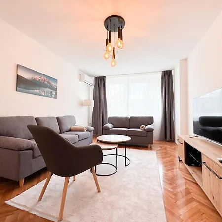 Modern Grbavica - Quiet Area & Free Parking * サラエヴォ