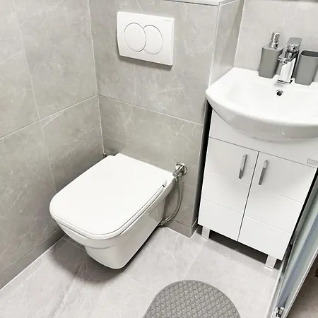 Modern Grbavica - Quiet Area & Free Parking Daire