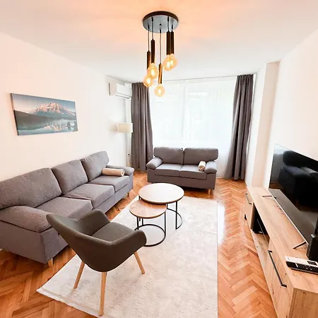 Modern Grbavica - Quiet Area & Free Parking Daire
