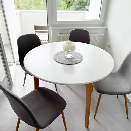 Modern Grbavica - Quiet Area & Free Parking Daire *